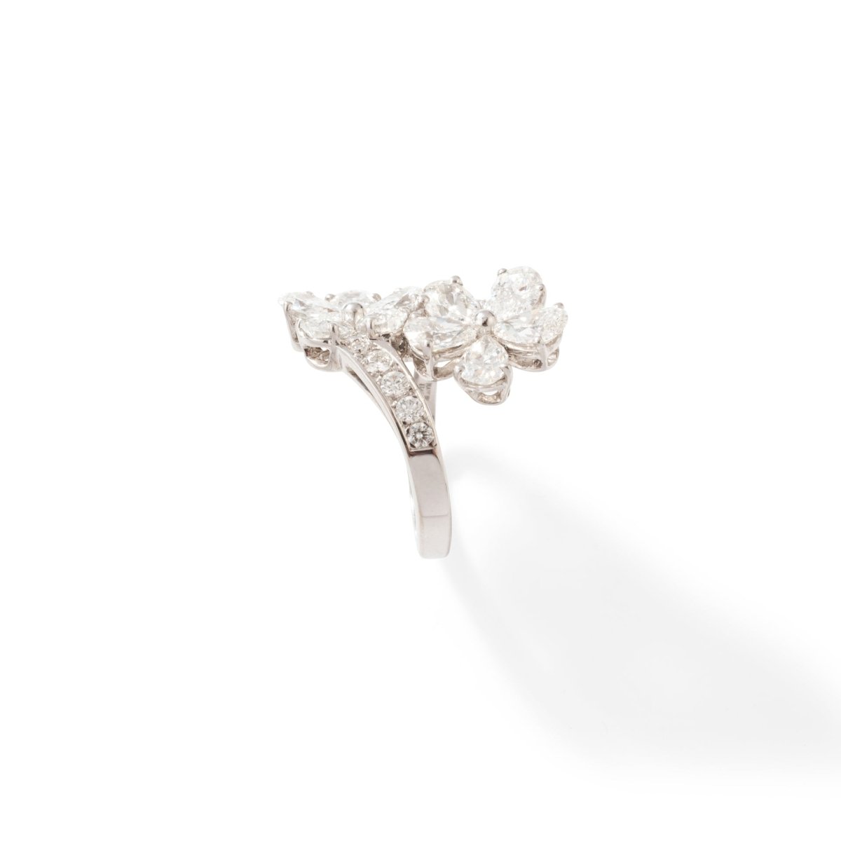 Bague Toi et Moi Maison BULGARI Fleurs en or blanc et diamants. Prix sur Demande – Image 4