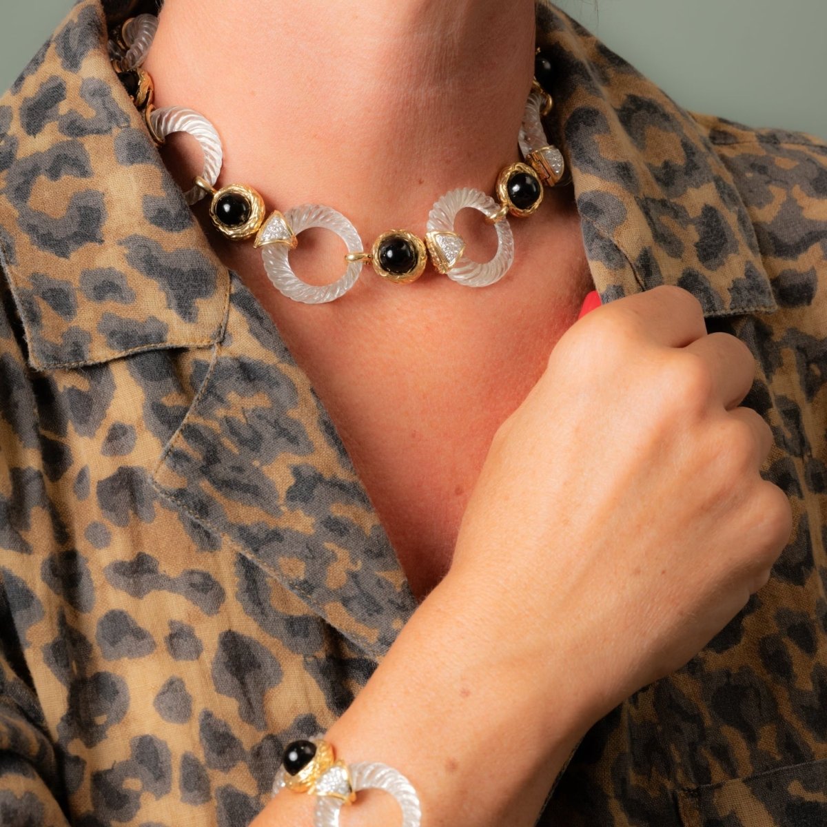 Collier transformable Maison BOUCHERON en or jaune, onyx, cristal de roche et diamants – Image 2