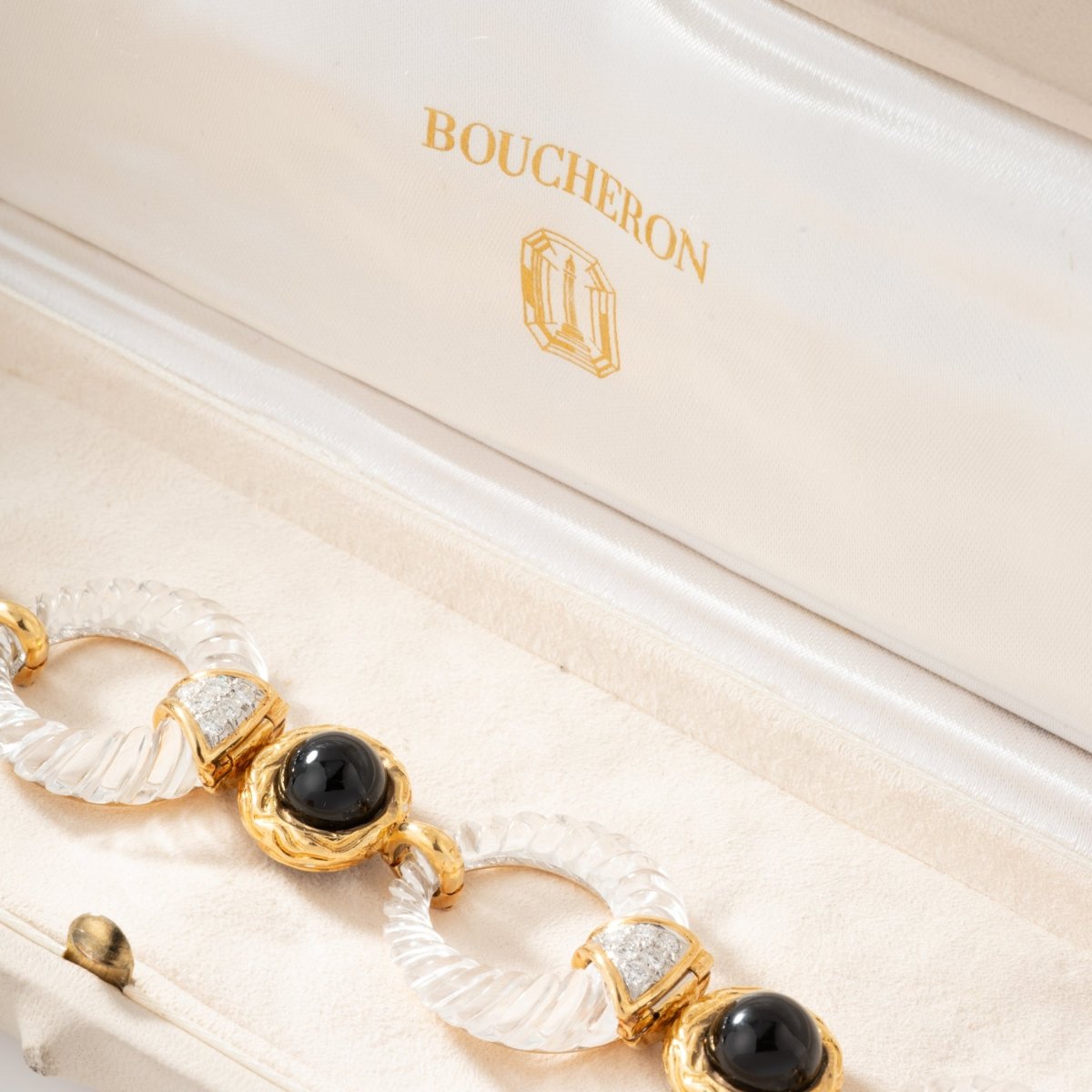 Collier transformable Maison BOUCHERON en or jaune, onyx, cristal de roche et diamants – Image 12