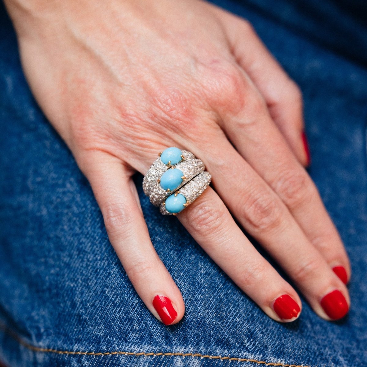 Bague CARTIER en or jaune, platine, turquoises et diamants Prix sur Demande – Image 2